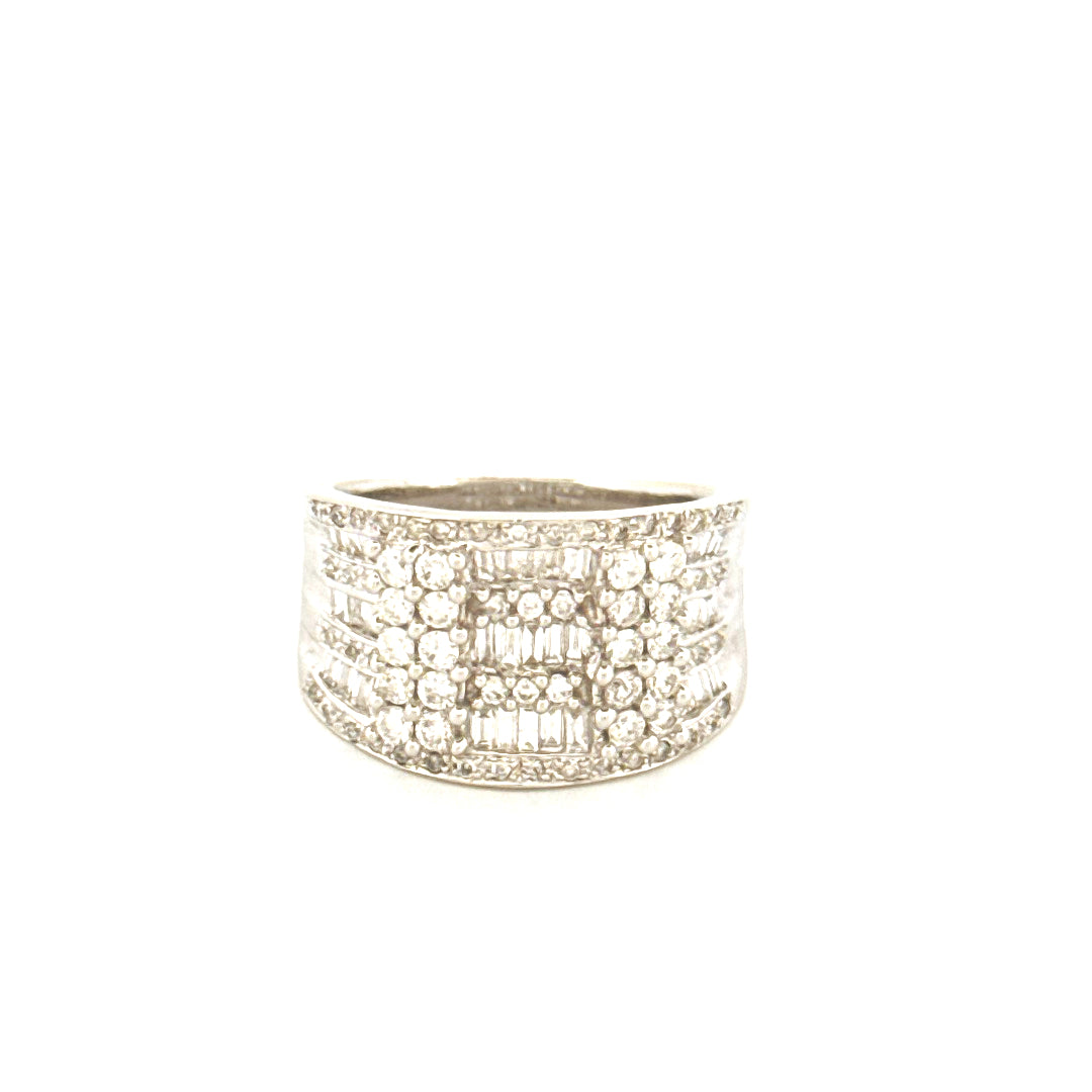 14k White Gold Women's Diamond Wedding Ring With Baguettes Size 7 Weight 9.2 gr