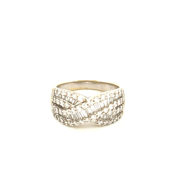 18k White Gold Women's Diamond Wedding Ring With Baguettes Size 6 1/2 Weight 6.6 gr