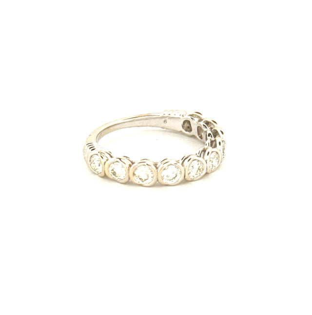 Anillo de oro blanco de 14k con diamantes de fantasía para mujer 7 1/2 Peso 3.3GR