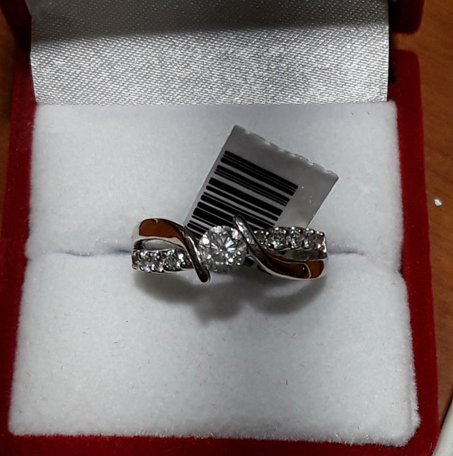 White Gold Wedding Ring with Round Diamonds   14K  White Gold Size 7  Weight 3.5 gr
